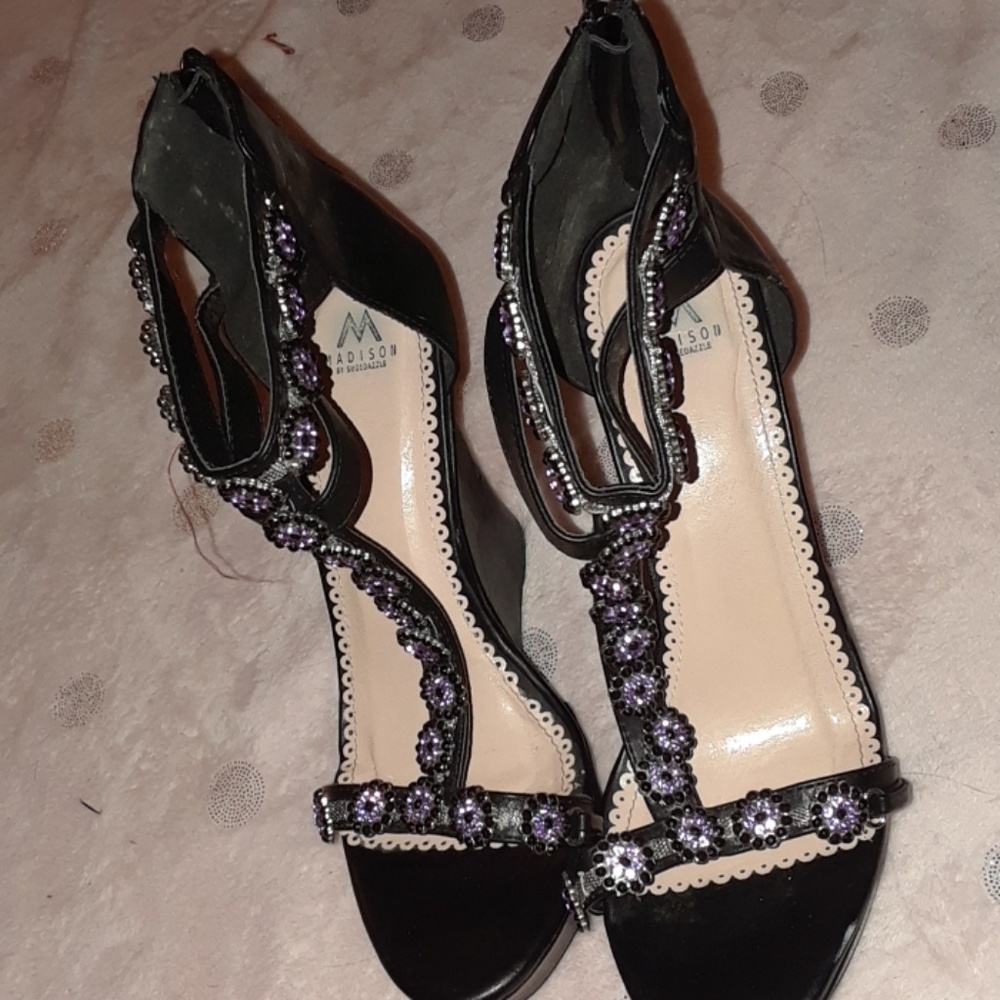 High Wedge Black, Creme Color.
